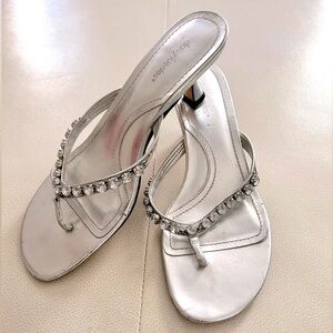 Daisy Fuentes Spotlight Kitten Heels Sandals 8 Silver Rhinestone Metallic Glam
